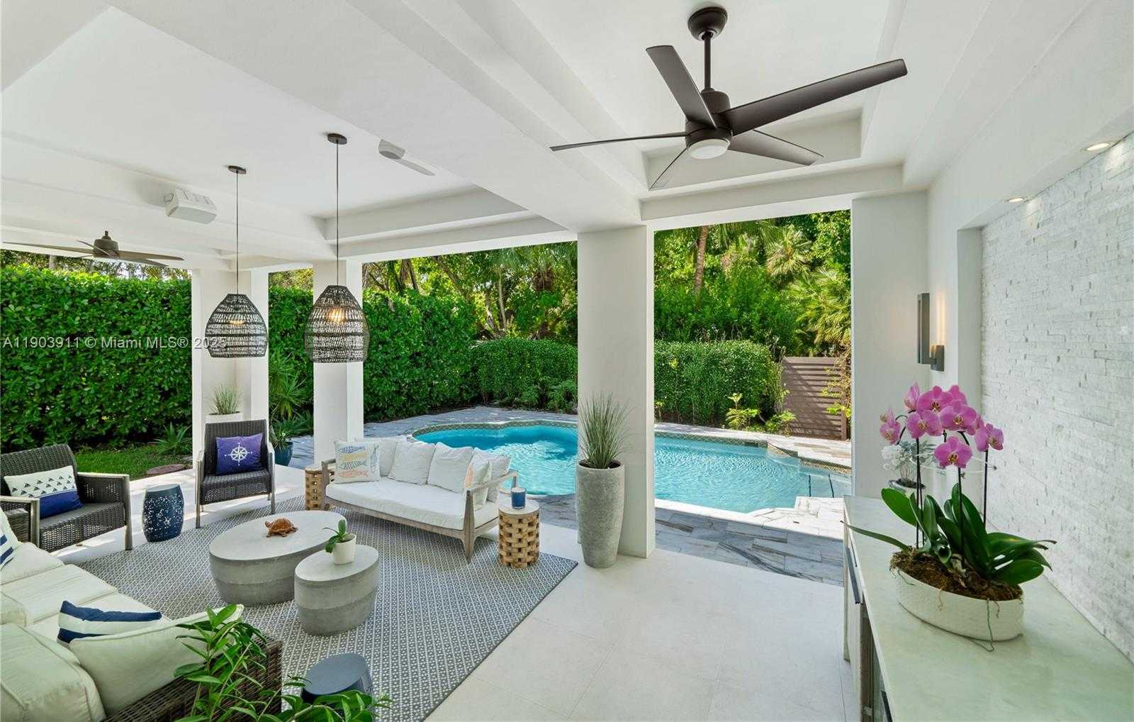 Small Image of 1281 SOUTH VENETIAN WAY, Miami Number 14