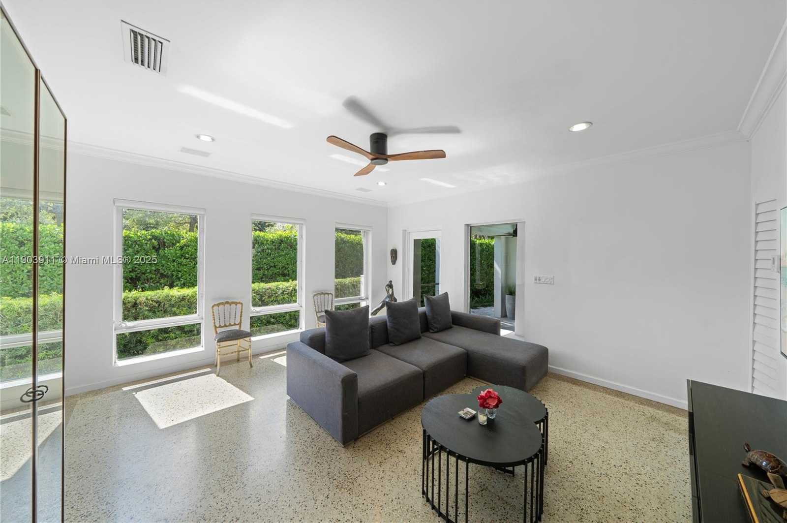Small Image of 1281 SOUTH VENETIAN WAY, Miami Number 15