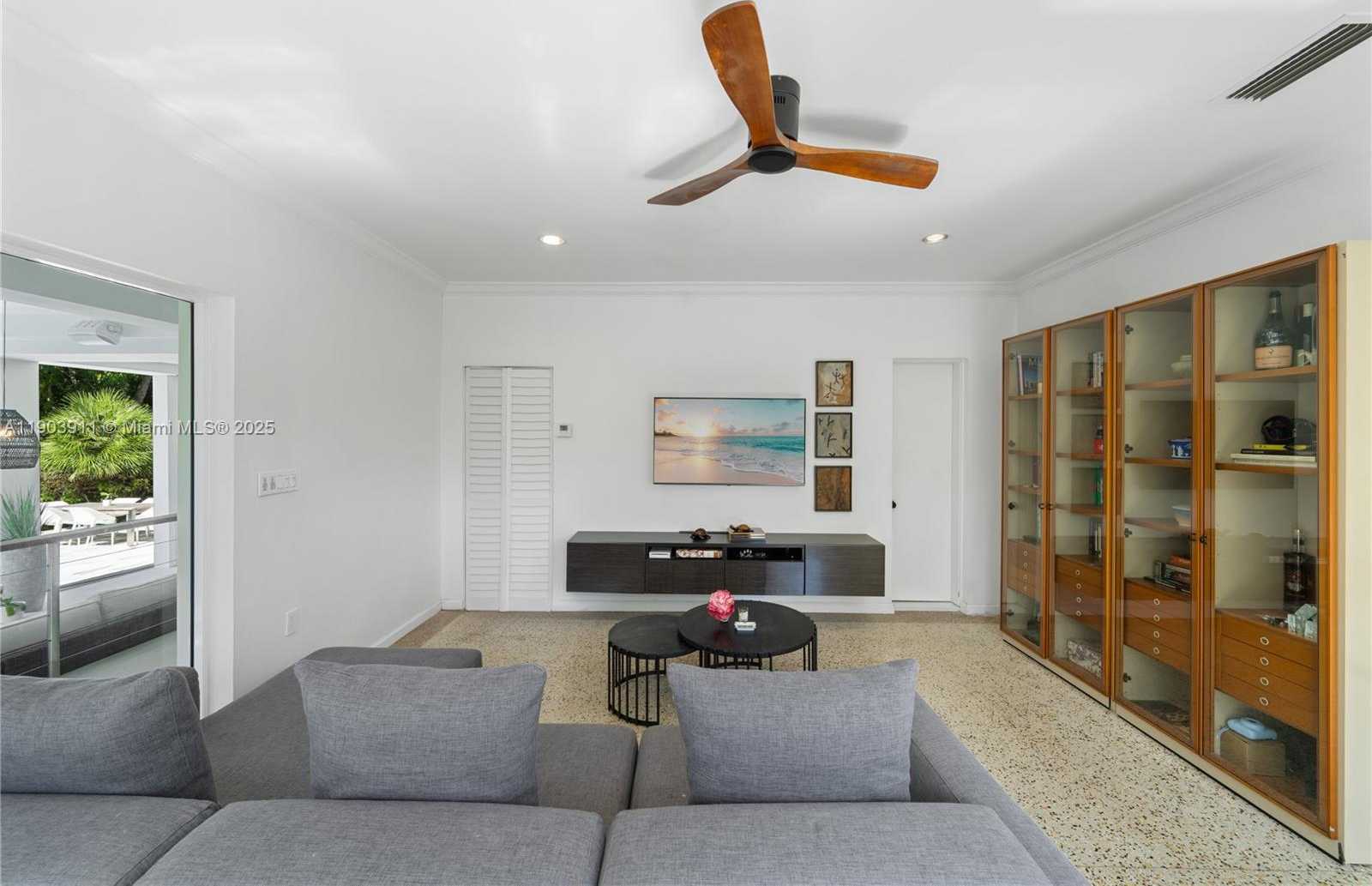 Small Image of 1281 SOUTH VENETIAN WAY, Miami Number 16