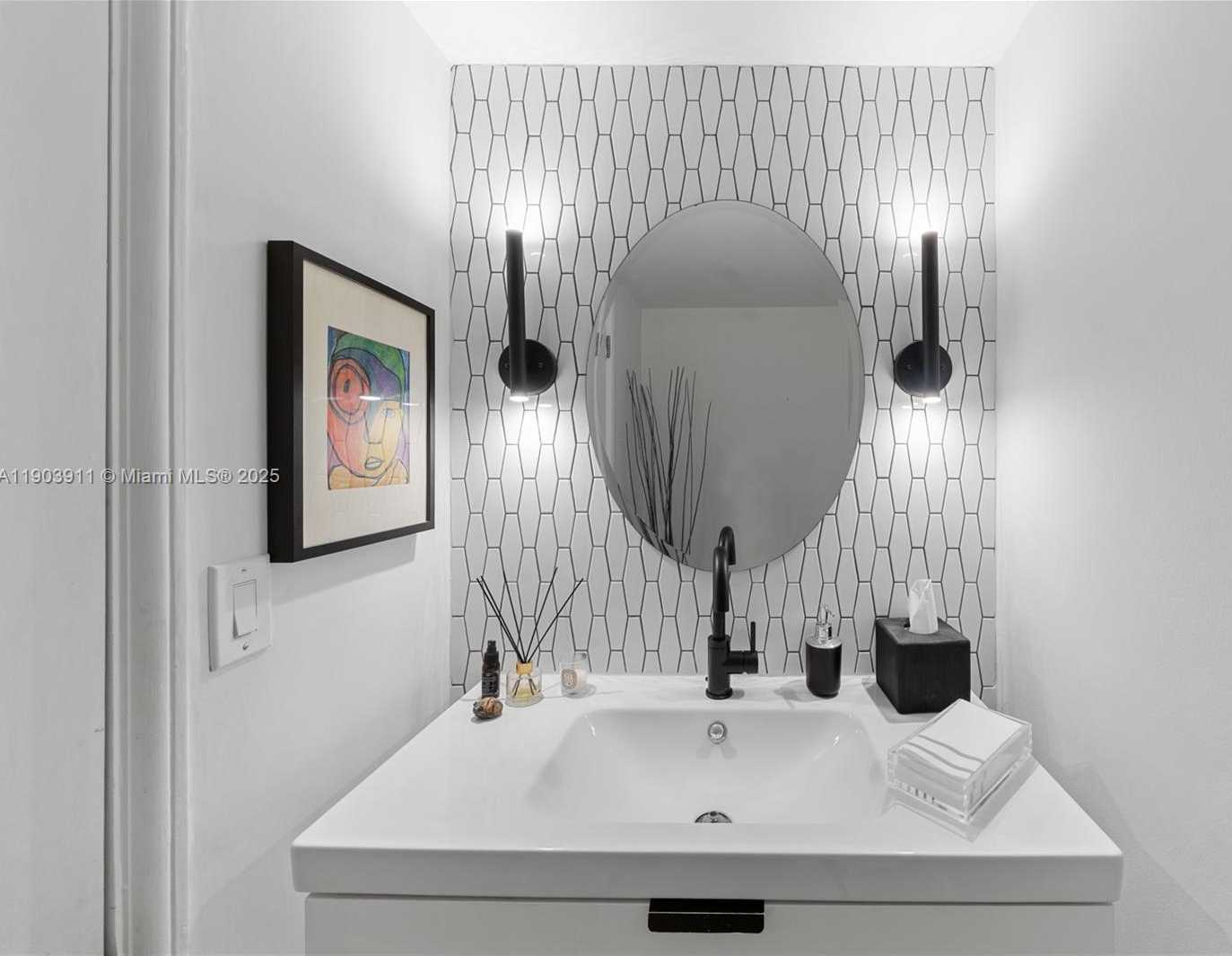 Small Image of 1281 SOUTH VENETIAN WAY, Miami Number 17