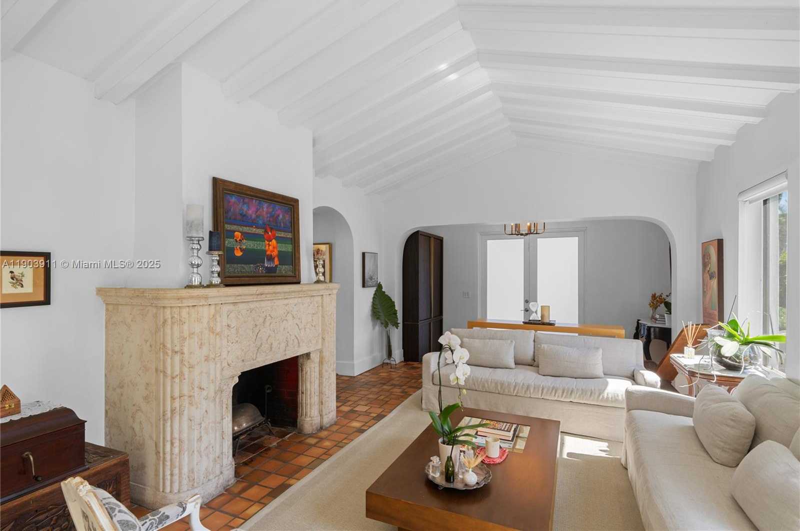 Small Image of 1281 SOUTH VENETIAN WAY, Miami Number 20