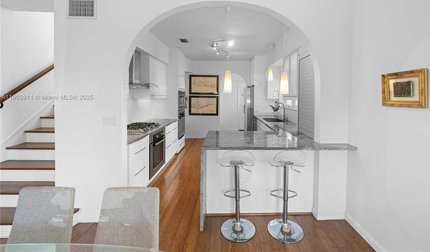 Small Image of 1281 SOUTH VENETIAN WAY, Miami Number 22