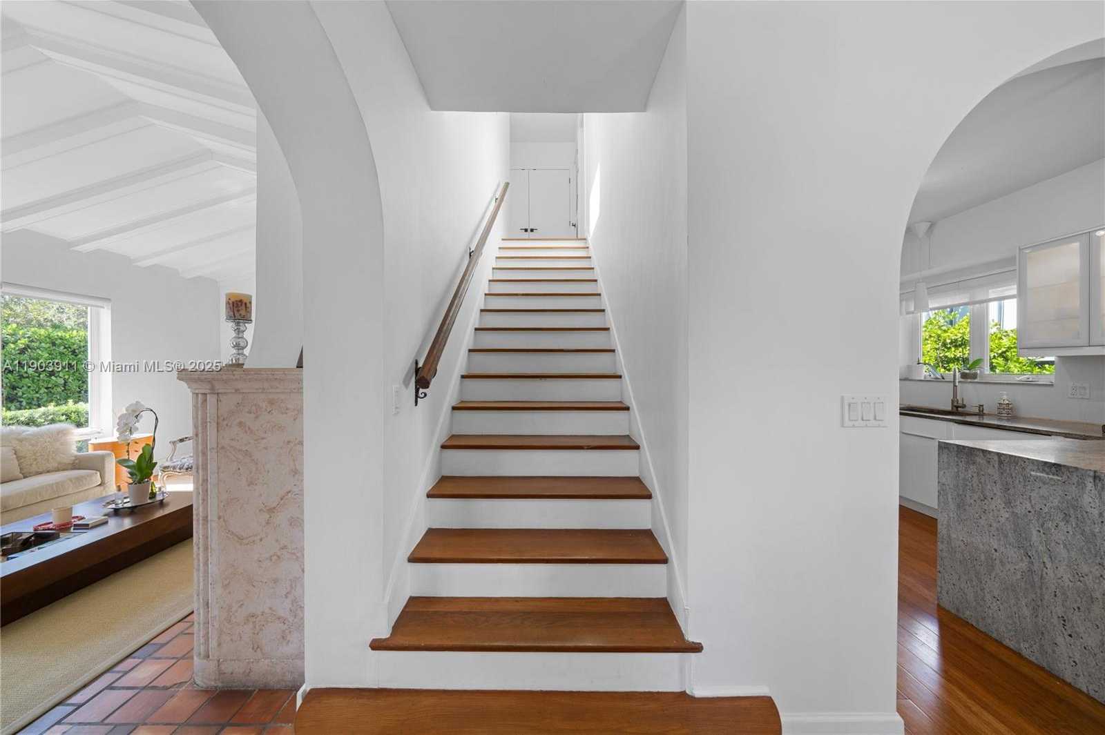 Small Image of 1281 SOUTH VENETIAN WAY, Miami Number 27