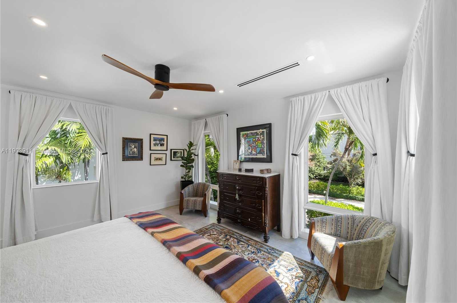 Small Image of 1281 SOUTH VENETIAN WAY, Miami Number 29