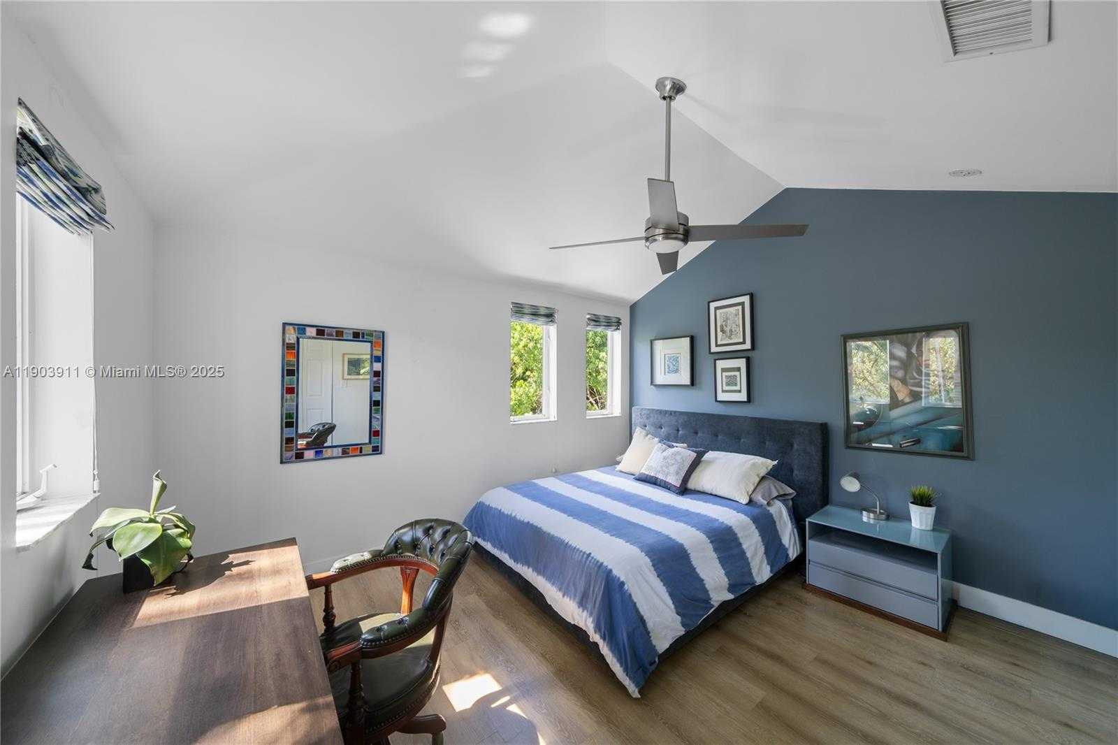 Small Image of 1281 SOUTH VENETIAN WAY, Miami Number 36