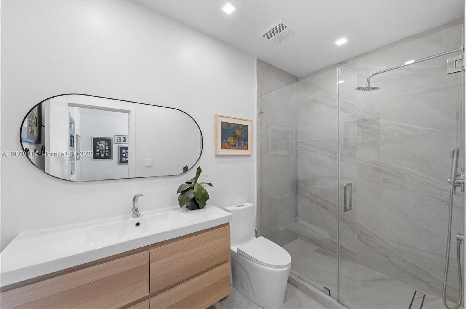 Small Image of 1281 SOUTH VENETIAN WAY, Miami Number 37