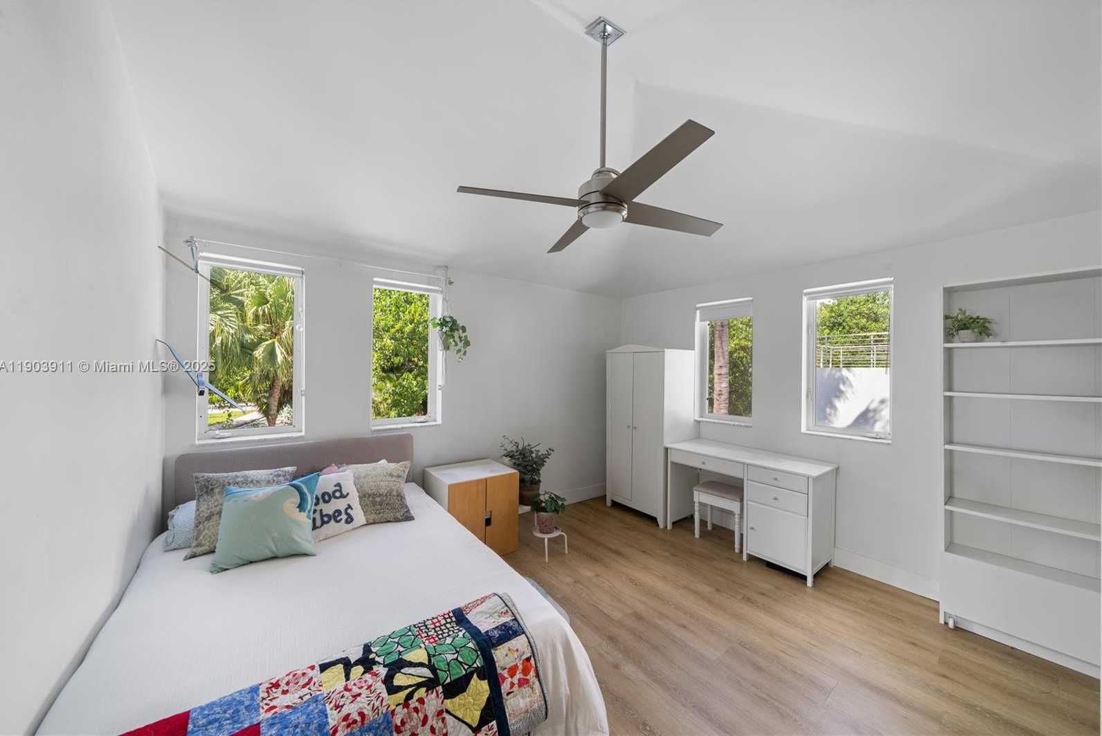 Small Image of 1281 SOUTH VENETIAN WAY, Miami Number 38