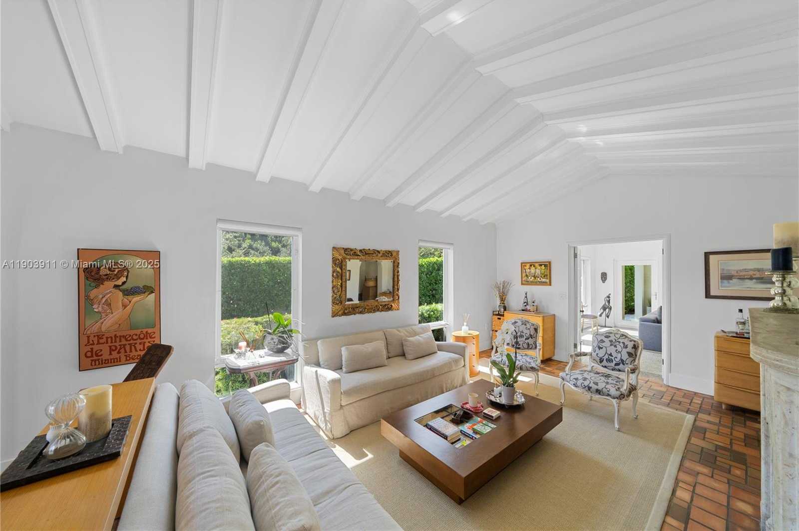 Small Image of 1281 SOUTH VENETIAN WAY, Miami Number 4