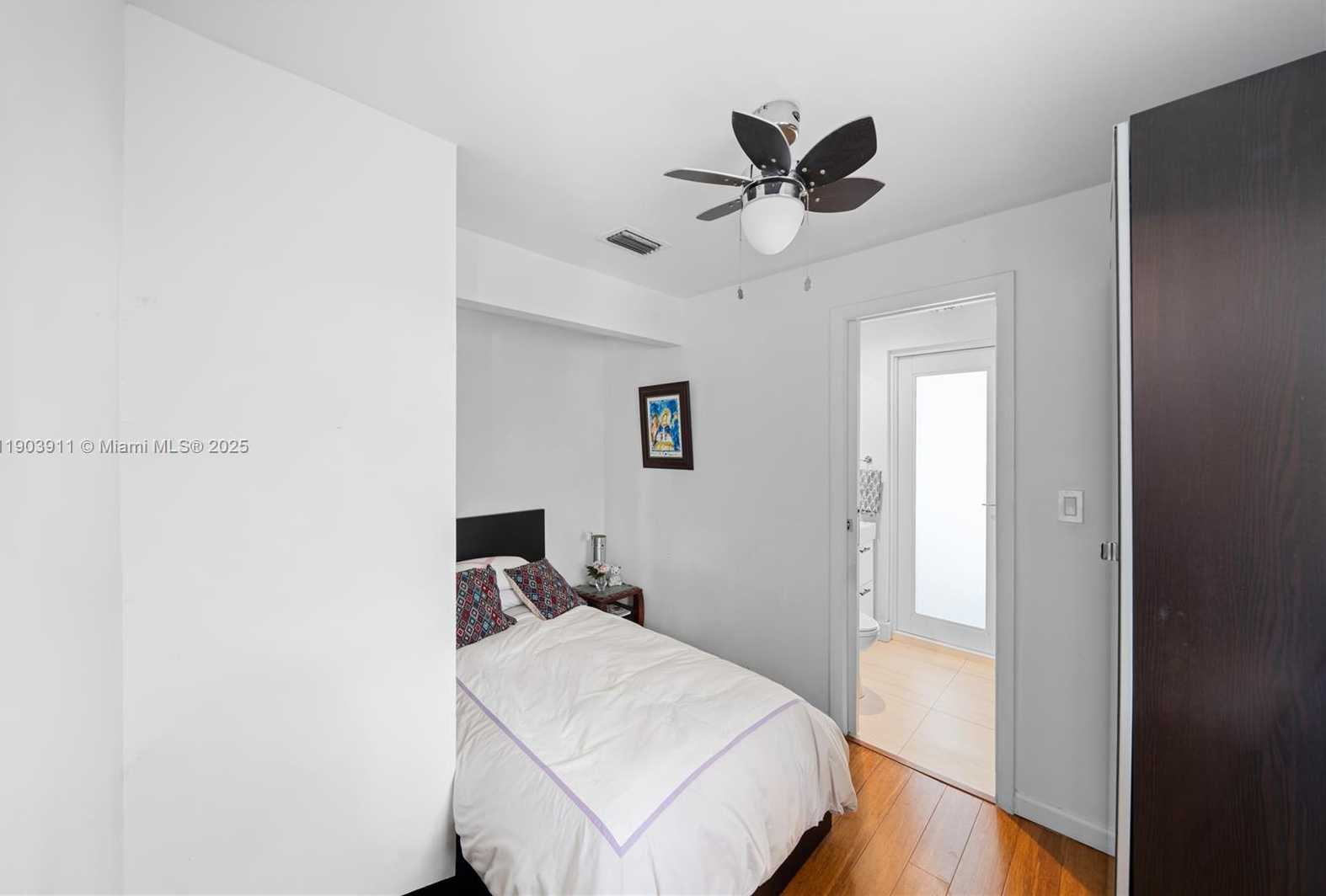 Small Image of 1281 SOUTH VENETIAN WAY, Miami Number 40