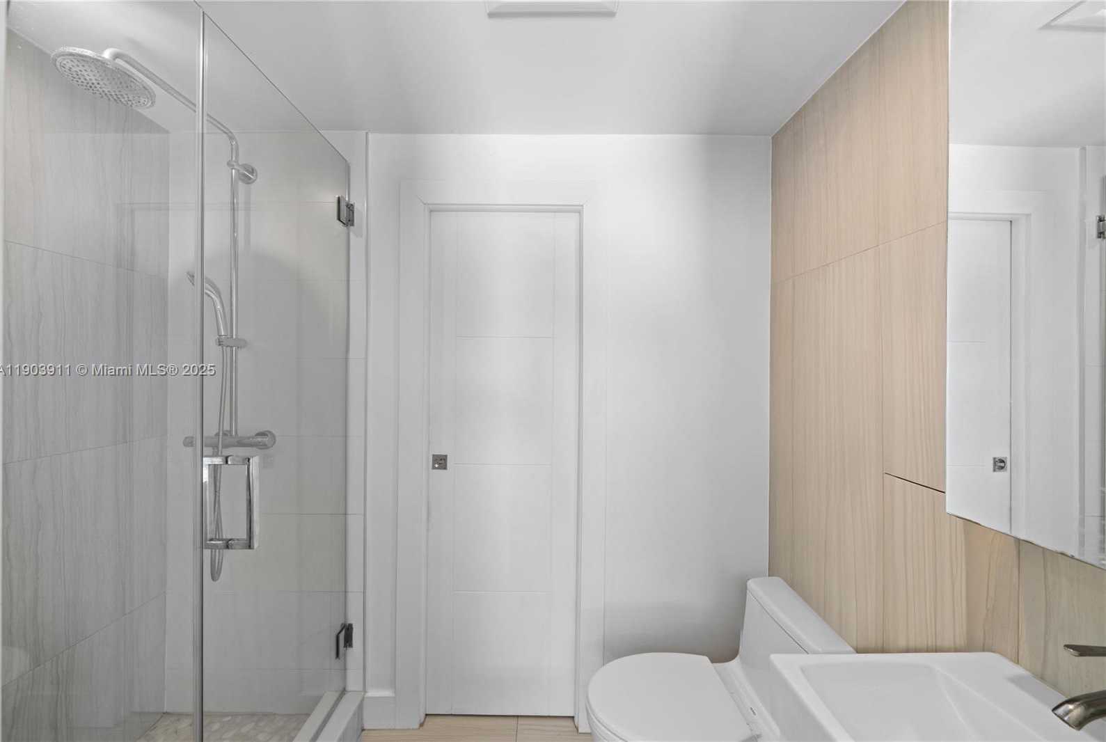 Small Image of 1281 SOUTH VENETIAN WAY, Miami Number 41