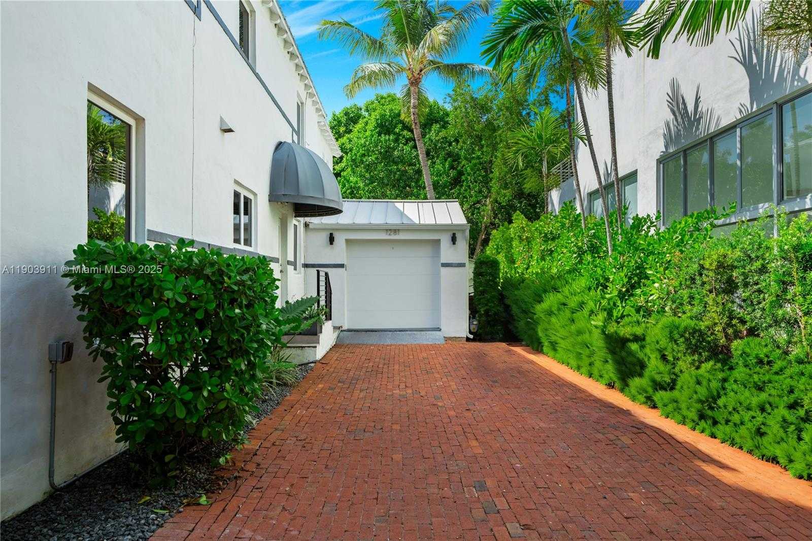 Small Image of 1281 SOUTH VENETIAN WAY, Miami Number 43