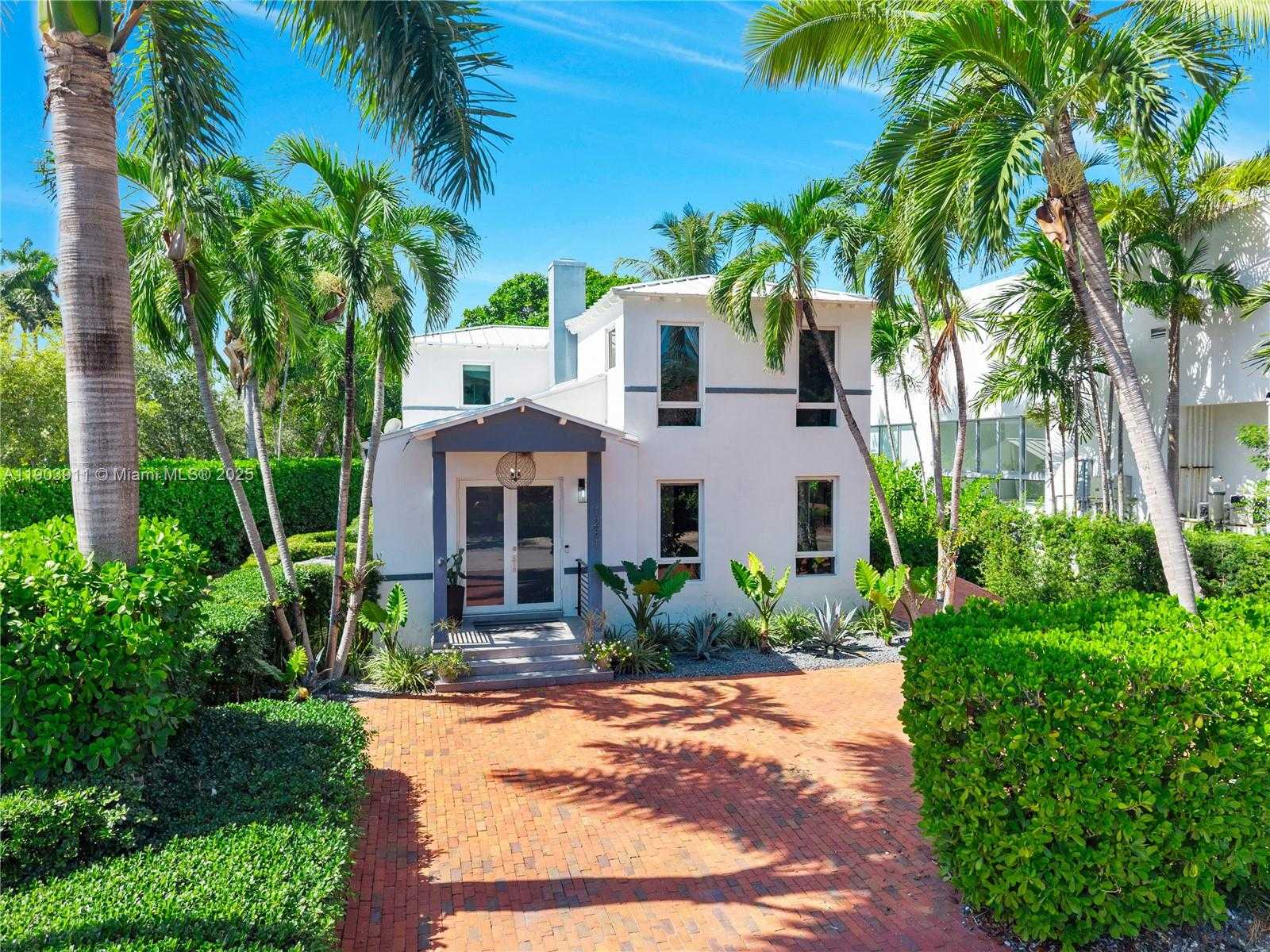 Small Image of 1281 SOUTH VENETIAN WAY, Miami Number 44