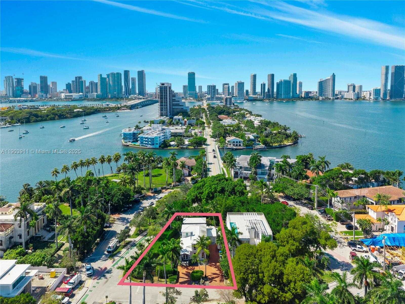 Small Image of 1281 SOUTH VENETIAN WAY, Miami Number 46