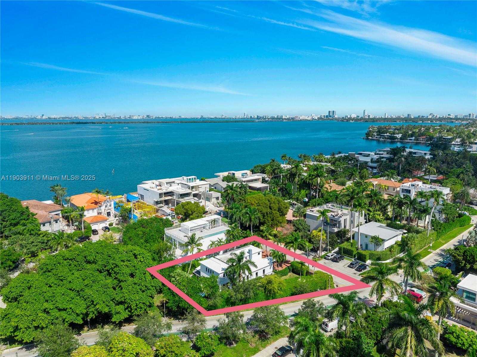 Small Image of 1281 SOUTH VENETIAN WAY, Miami Number 47