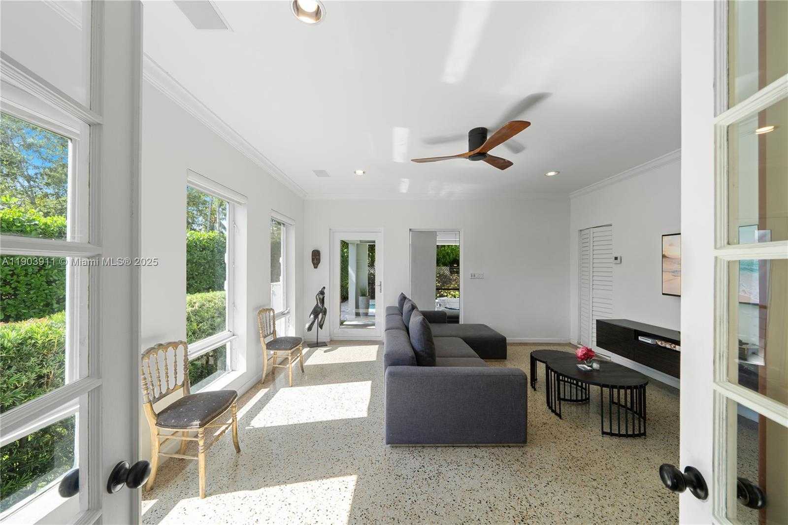 Small Image of 1281 SOUTH VENETIAN WAY, Miami Number 5