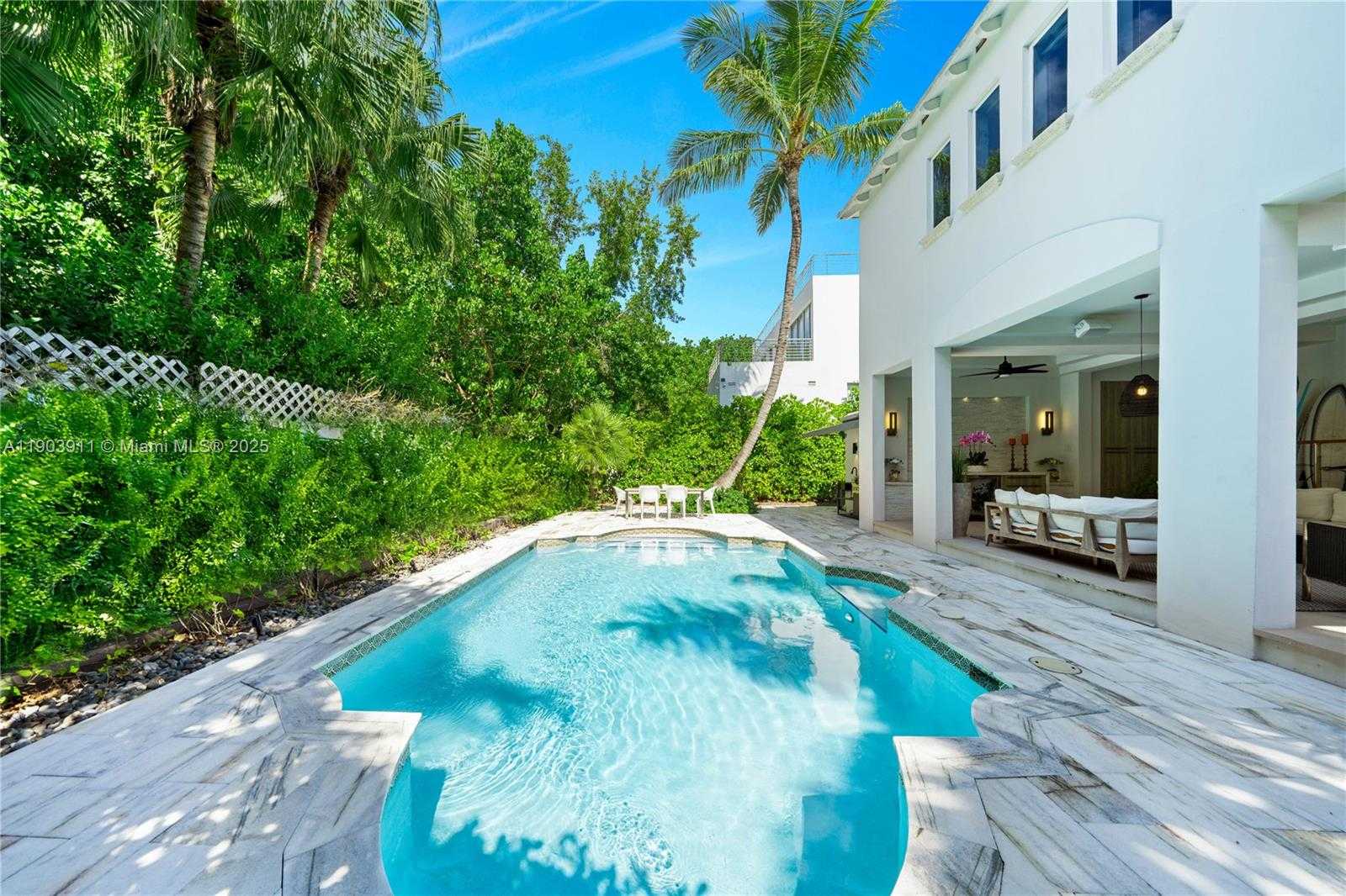 Small Image of 1281 SOUTH VENETIAN WAY, Miami Number 9