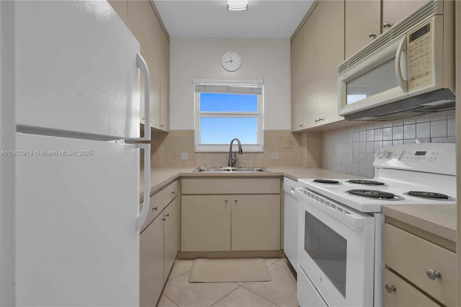 Small Image of 4747 COLLINS AVE #1501, Miami Beach Number 7