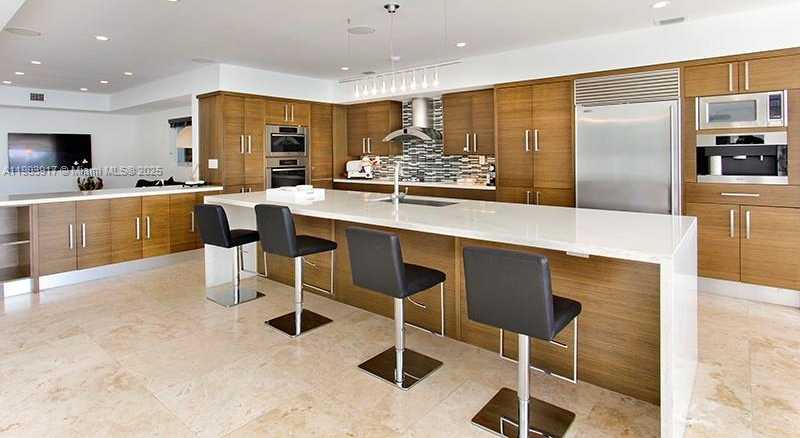 Small Image of 405 EAST SAN MARINO DR, Miami Beach Number 15