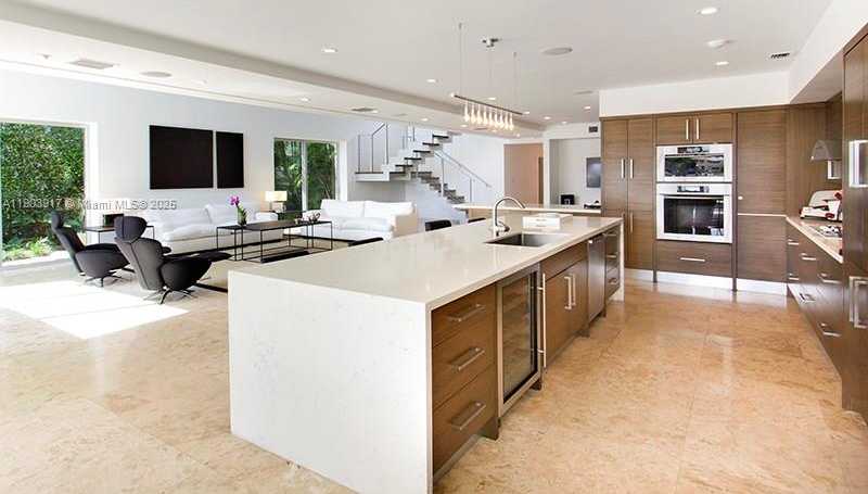 Small Image of 405 EAST SAN MARINO DR, Miami Beach Number 16