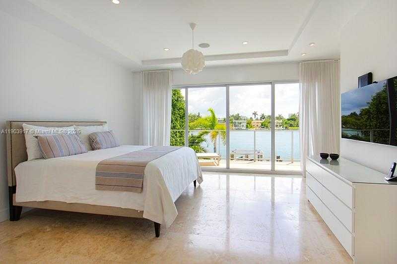 Small Image of 405 EAST SAN MARINO DR, Miami Beach Number 22