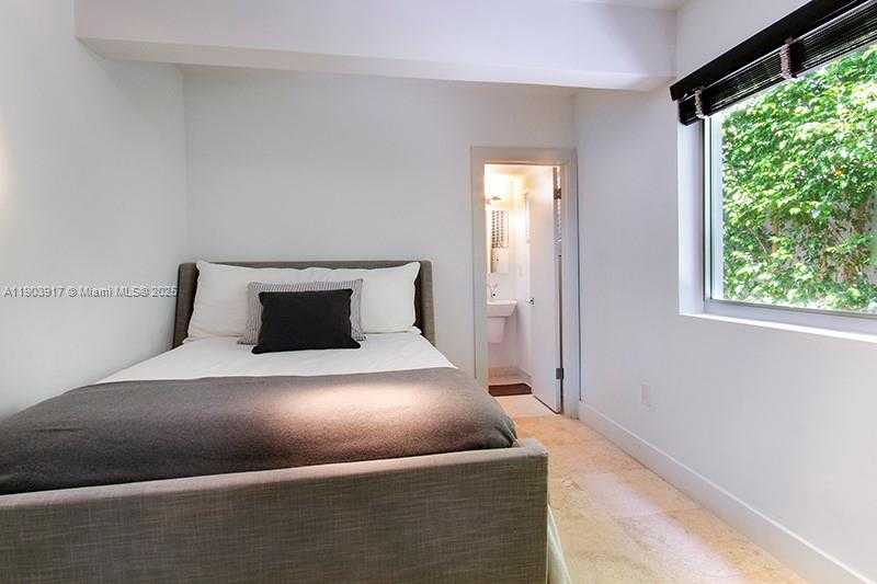 Small Image of 405 EAST SAN MARINO DR, Miami Beach Number 23