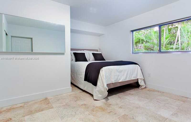 Small Image of 405 EAST SAN MARINO DR, Miami Beach Number 24