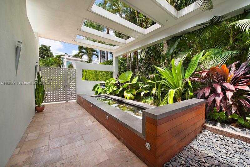 Small Image of 405 EAST SAN MARINO DR, Miami Beach Number 3