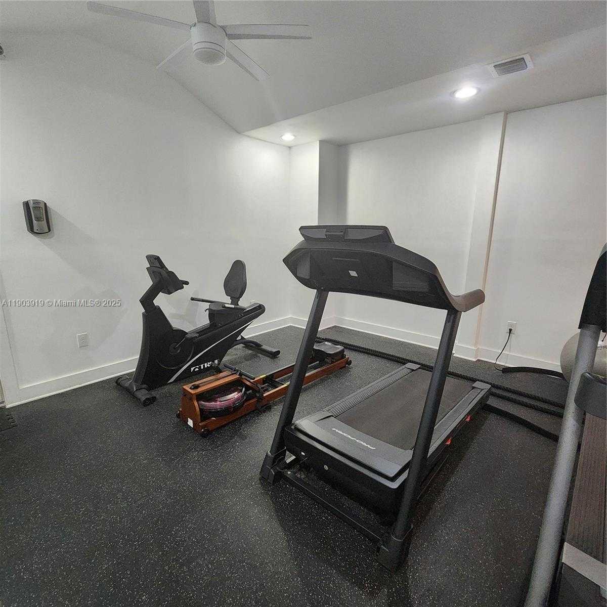 Small Image of 6450 COLLINS AVE #308, Miami Beach Number 11