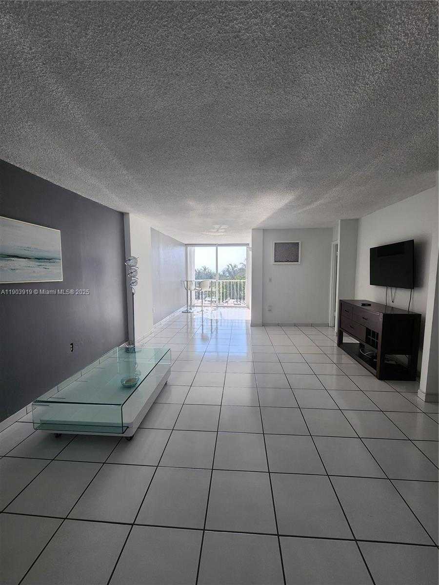 Small Image of 6450 COLLINS AVE #308, Miami Beach Number 17