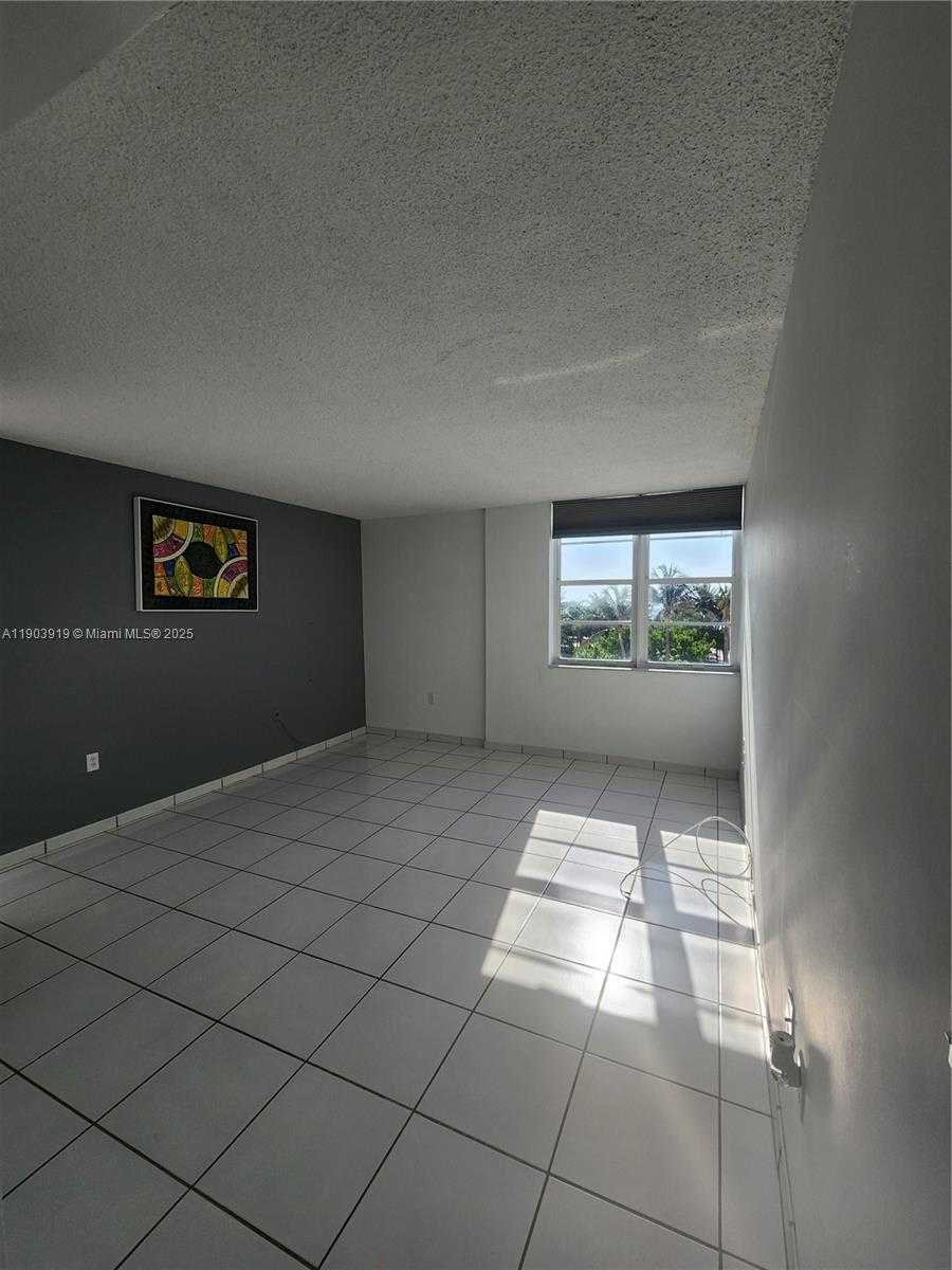 Small Image of 6450 COLLINS AVE #308, Miami Beach Number 19