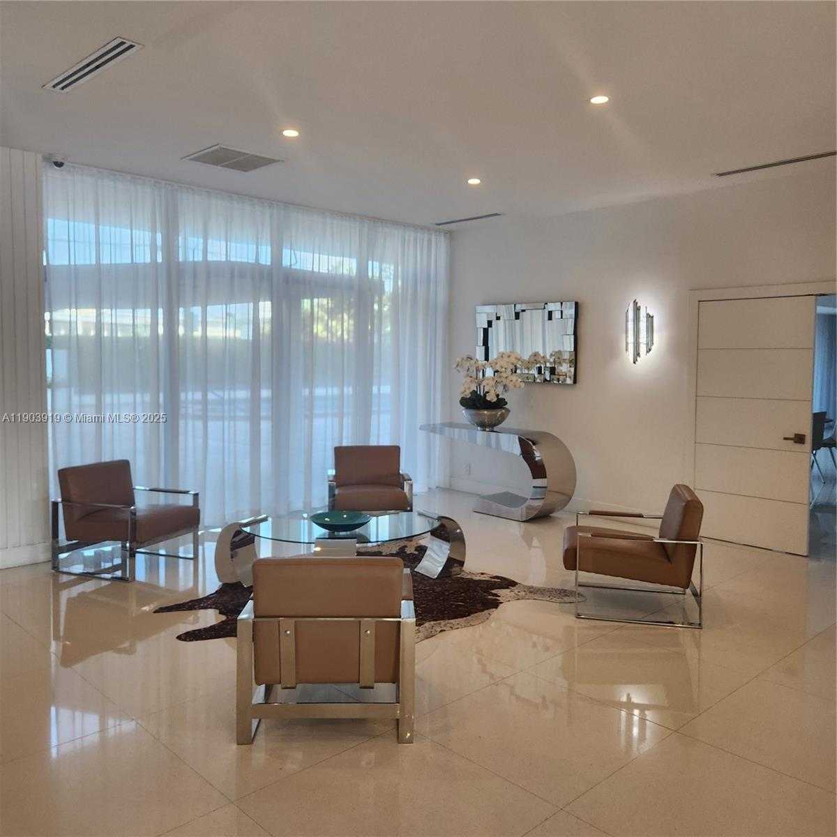Small Image of 6450 COLLINS AVE #308, Miami Beach Number 3