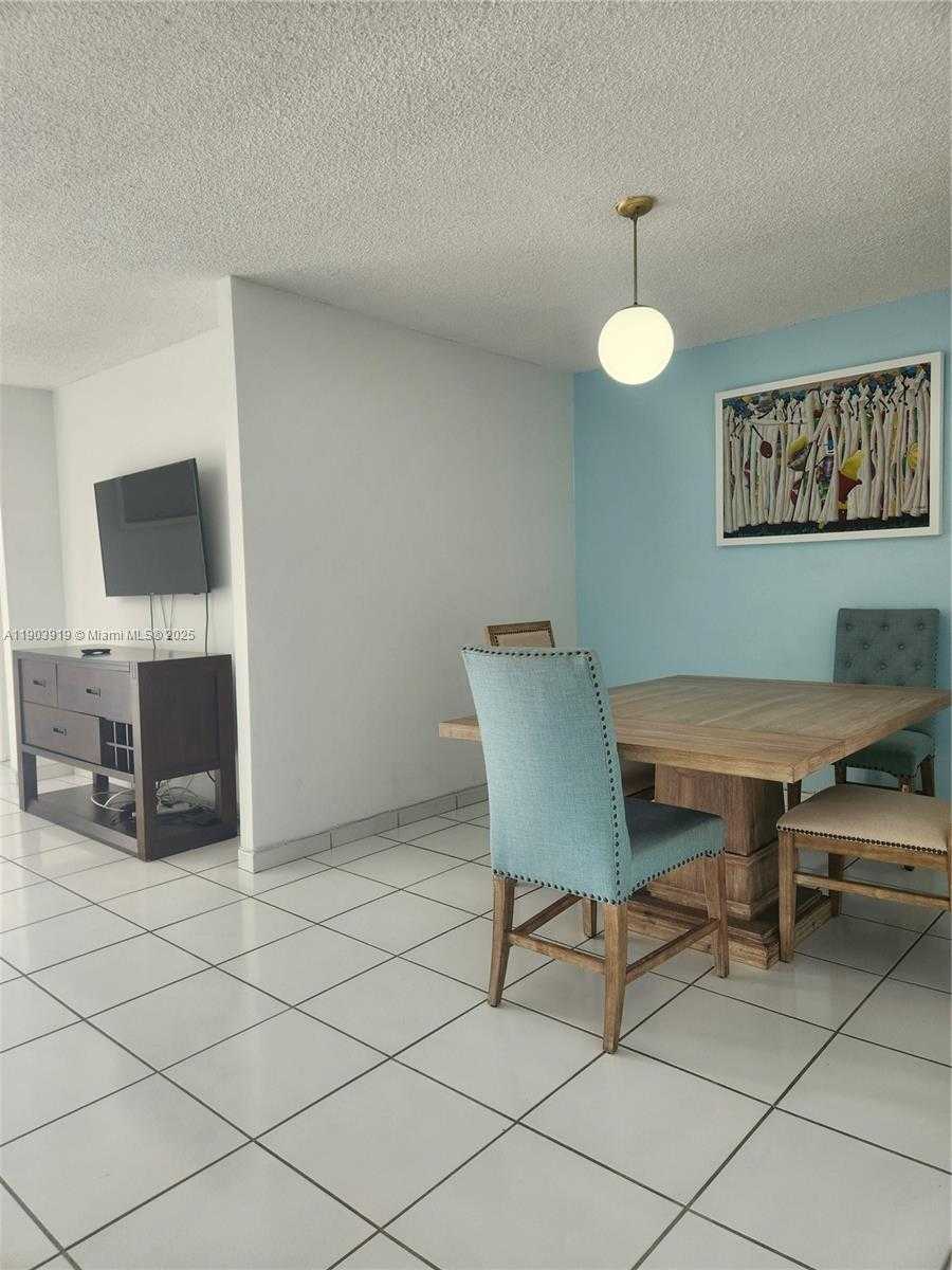 Small Image of 6450 COLLINS AVE #308, Miami Beach Number 4