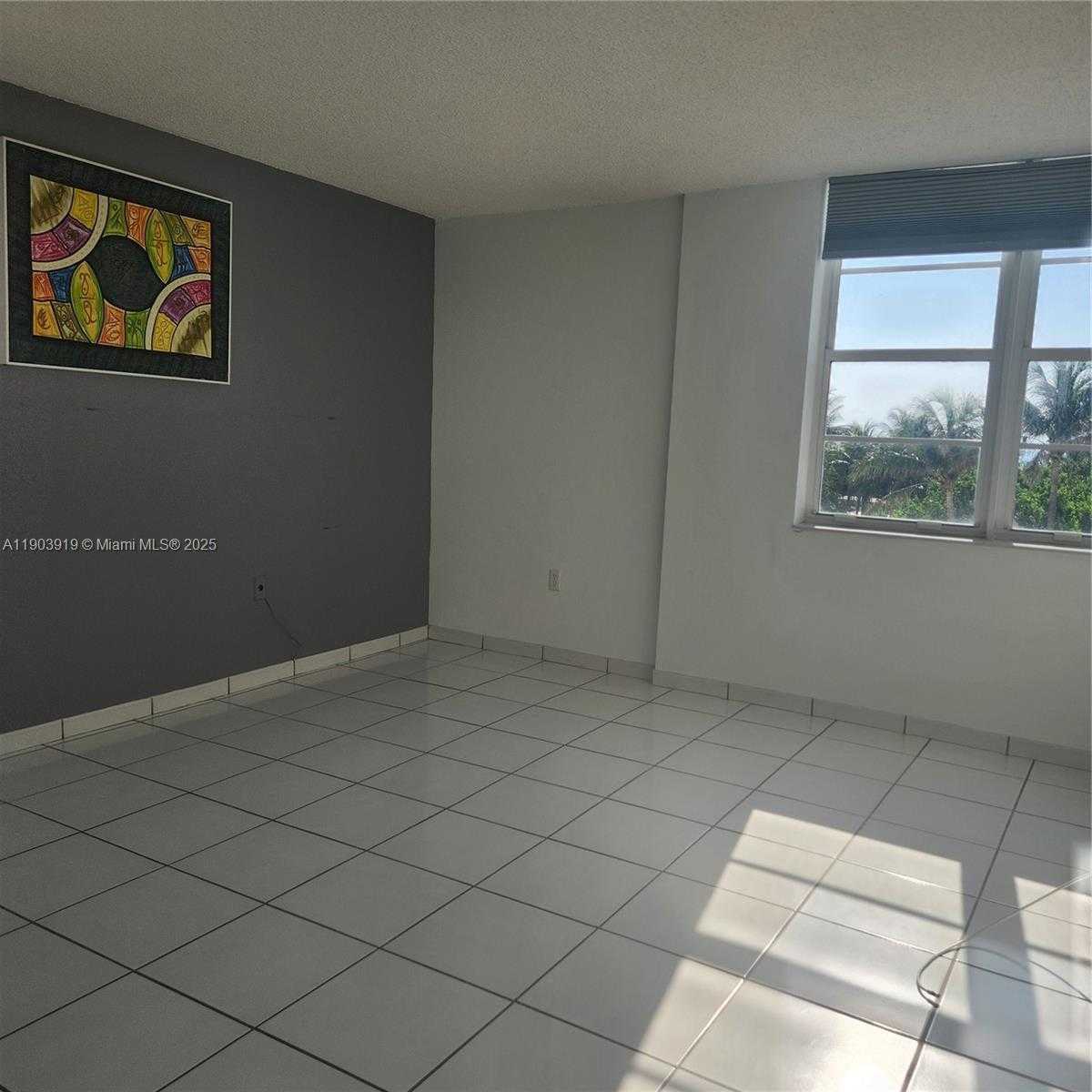 Small Image of 6450 COLLINS AVE #308, Miami Beach Number 7