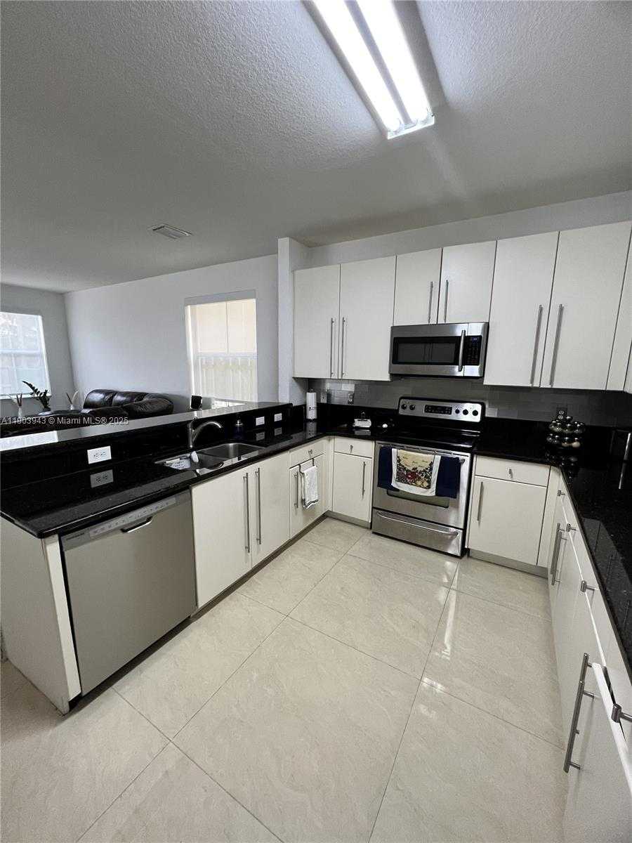 Small Image of 11161 NORTH WEST 77TH TER, Doral Number 12