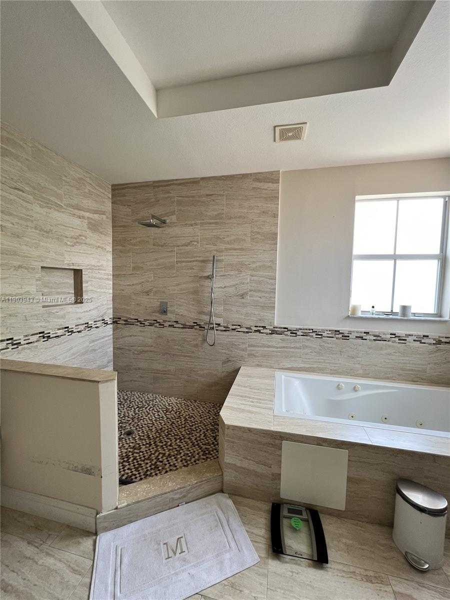 Small Image of 11161 NORTH WEST 77TH TER, Doral Number 18