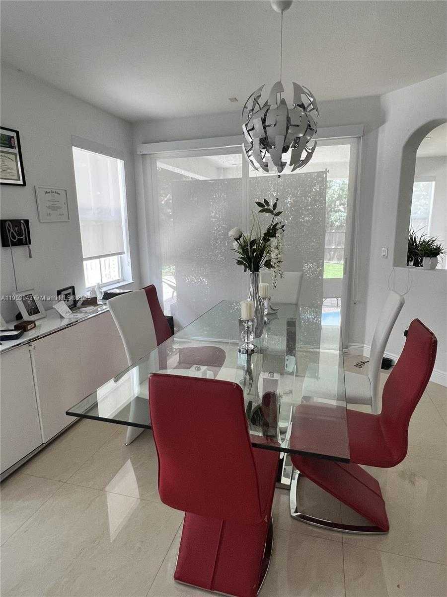 Small Image of 11161 NORTH WEST 77TH TER, Doral Number 2