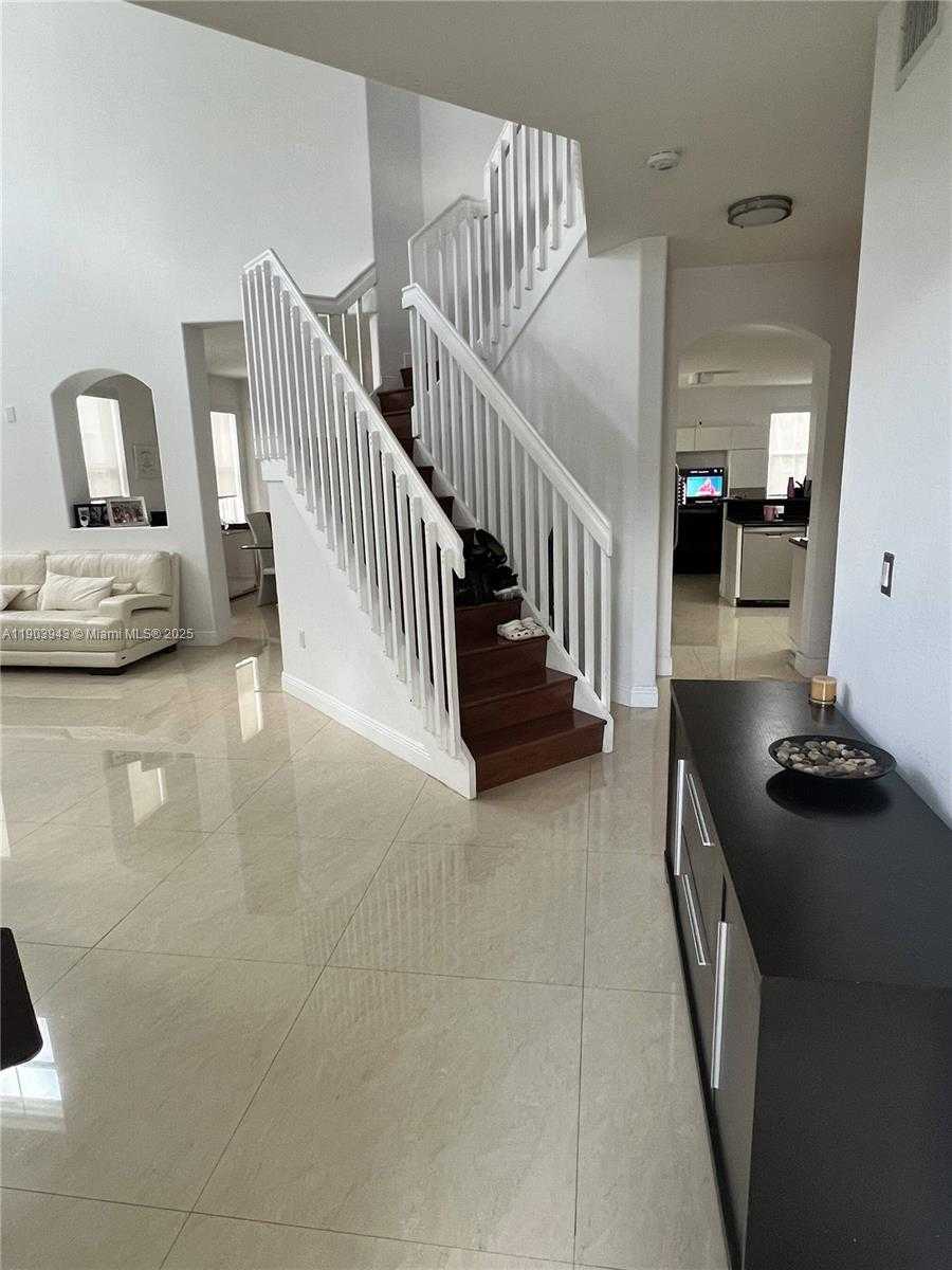 Small Image of 11161 NORTH WEST 77TH TER, Doral Number 3