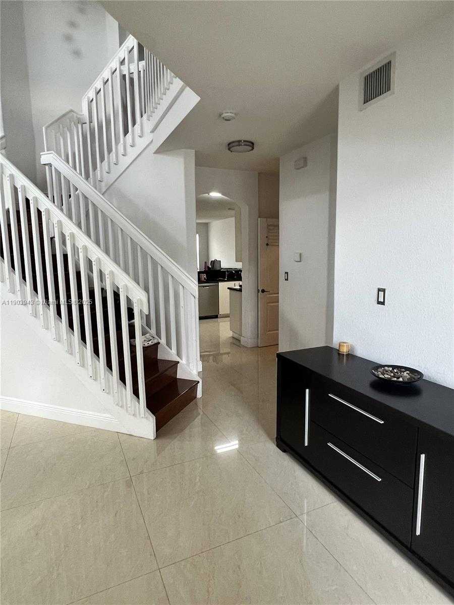 Small Image of 11161 NORTH WEST 77TH TER, Doral Number 4