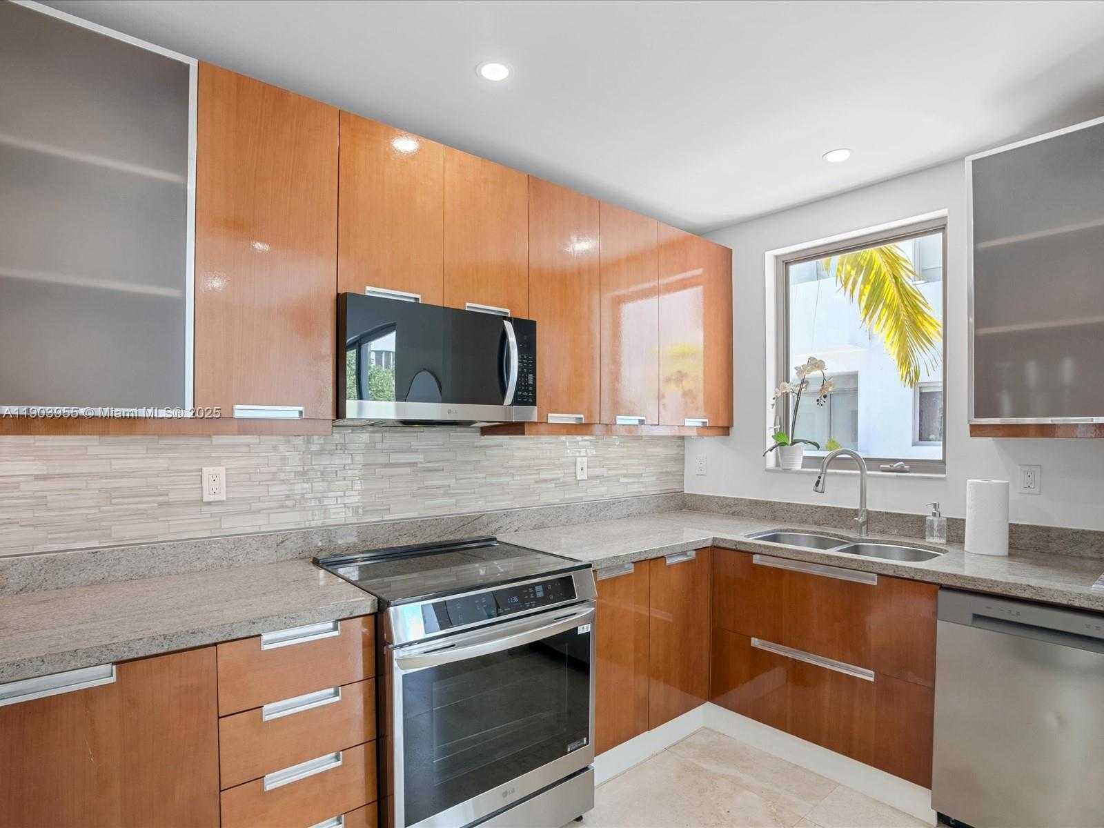 Small Image of 155 Shore Dr S, Miami, FL 33133, USA Number 14