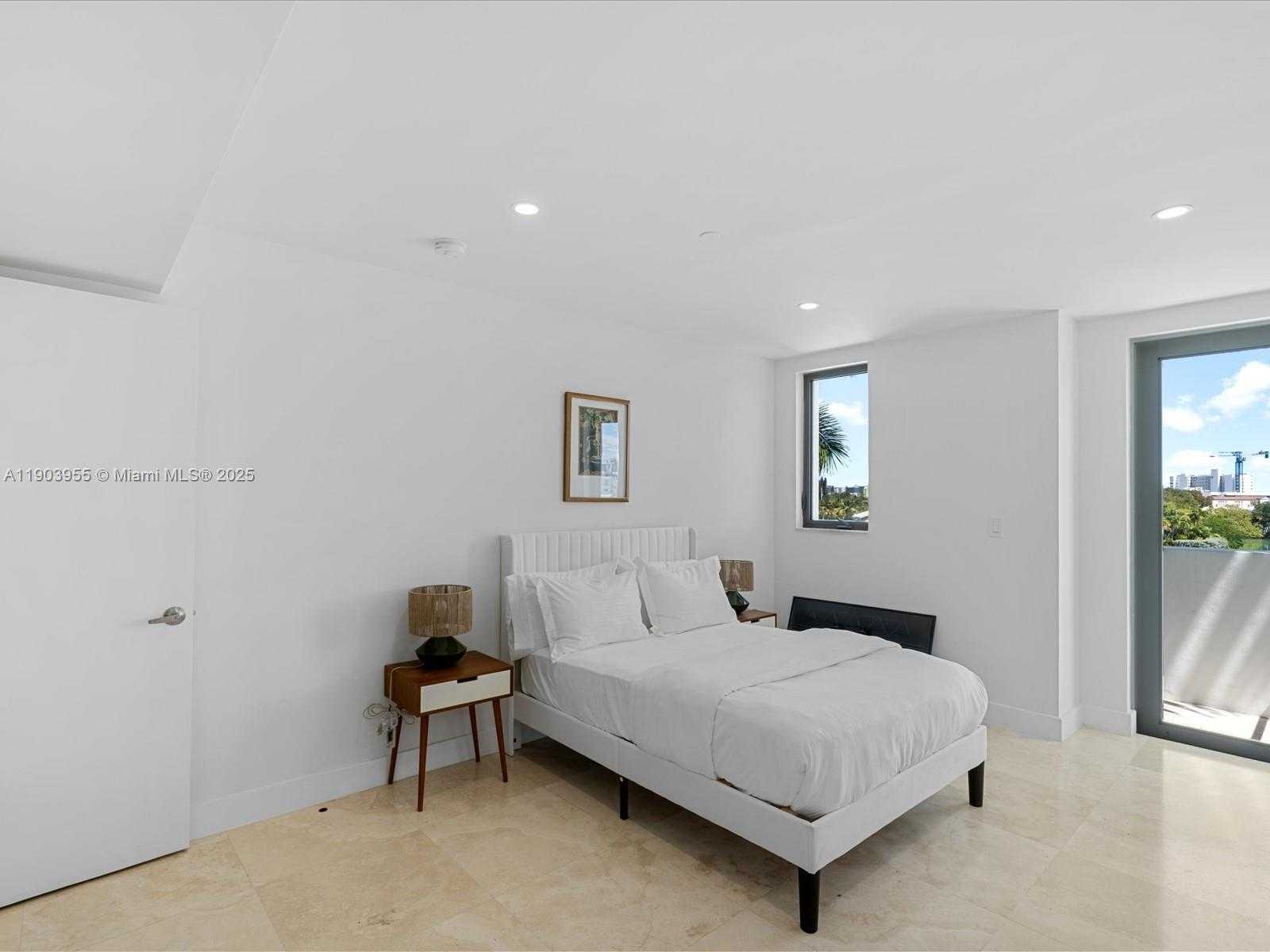 Small Image of 155 Shore Dr S, Miami, FL 33133, USA Number 22