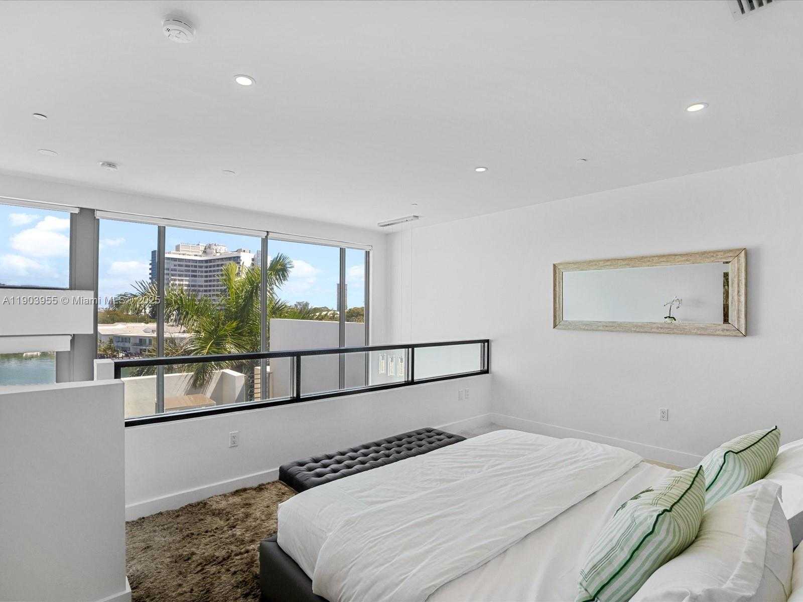 Small Image of 155 Shore Dr S, Miami, FL 33133, USA Number 35