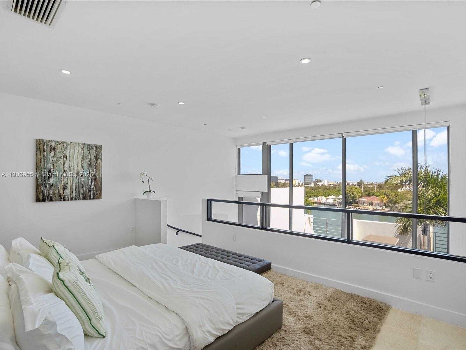 Small Image of 155 Shore Dr S, Miami, FL 33133, USA Number 36