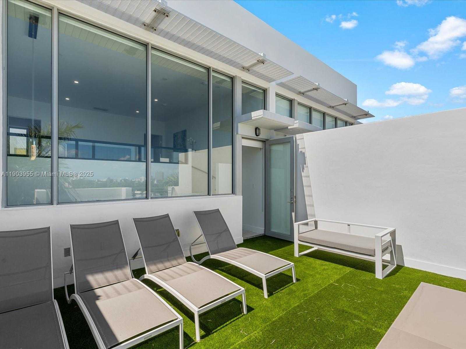 Small Image of 155 Shore Dr S, Miami, FL 33133, USA Number 41