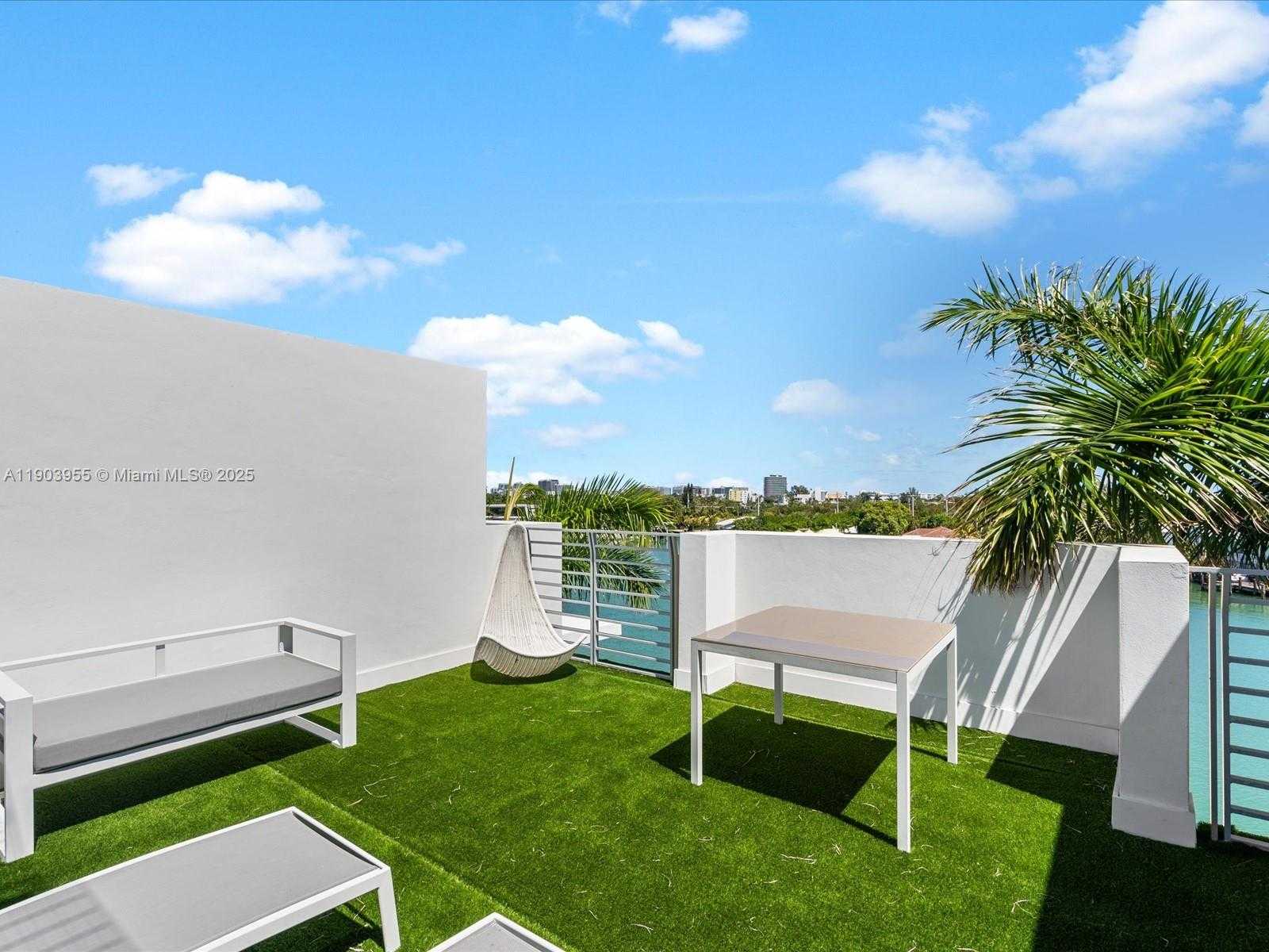 Small Image of 155 Shore Dr S, Miami, FL 33133, USA Number 42