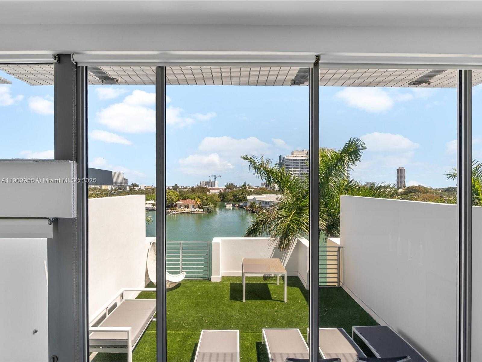 Small Image of 155 Shore Dr S, Miami, FL 33133, USA Number 43