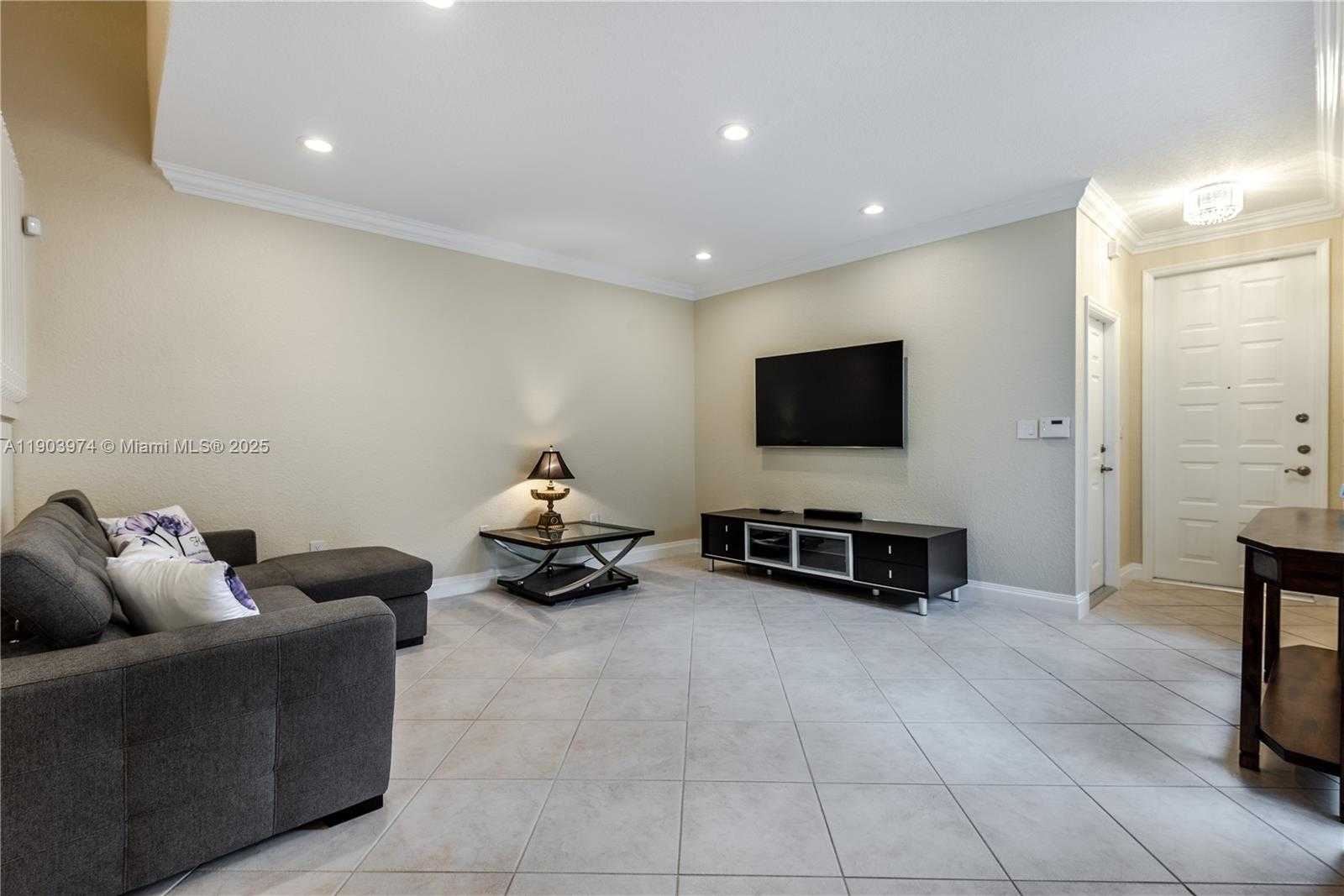 Small Image of 1275 YELLOWHEART WAY #1275, Hollywood Number 10