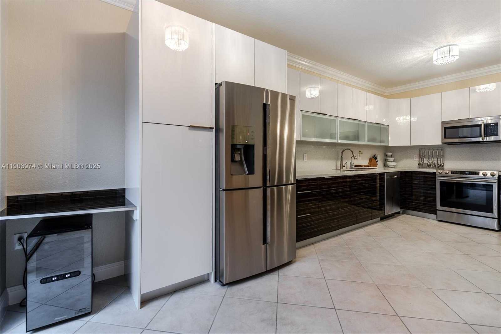 Small Image of 1275 YELLOWHEART WAY #1275, Hollywood Number 15