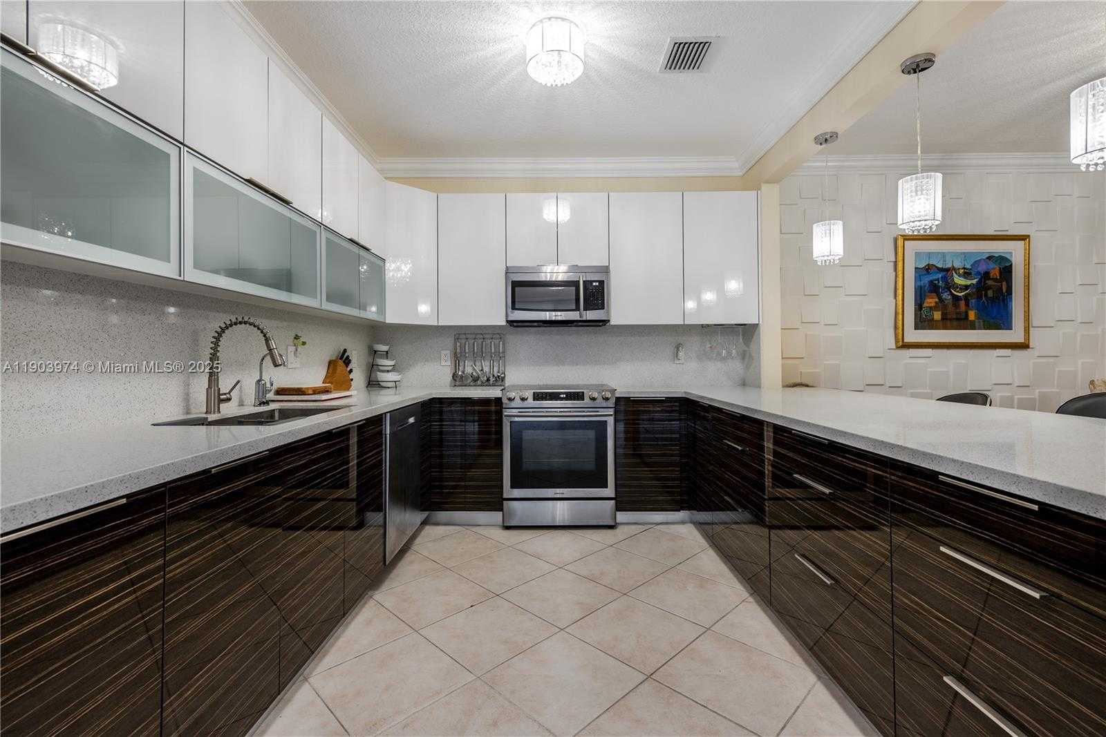 Small Image of 1275 YELLOWHEART WAY #1275, Hollywood Number 16