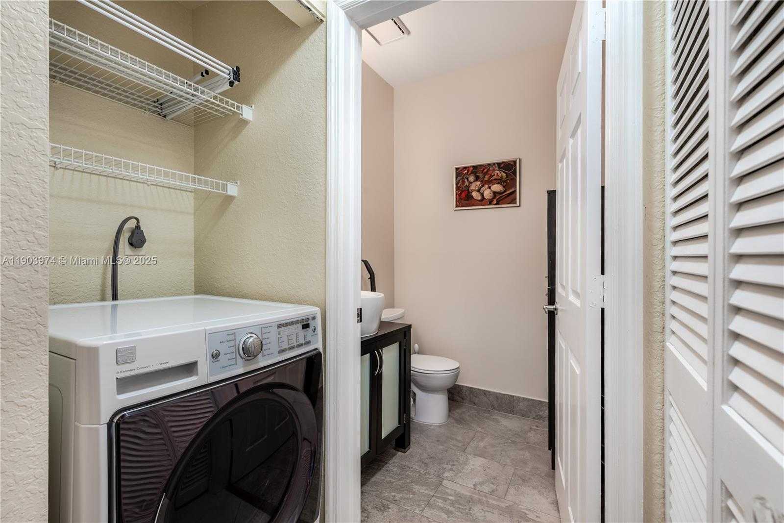 Small Image of 1275 YELLOWHEART WAY #1275, Hollywood Number 18