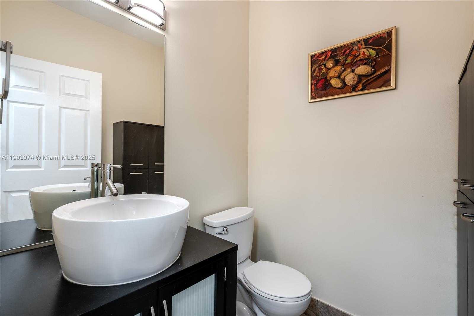 Small Image of 1275 YELLOWHEART WAY #1275, Hollywood Number 19